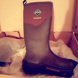 MUCK BOOTS ( BRAND NEW IN BOX )